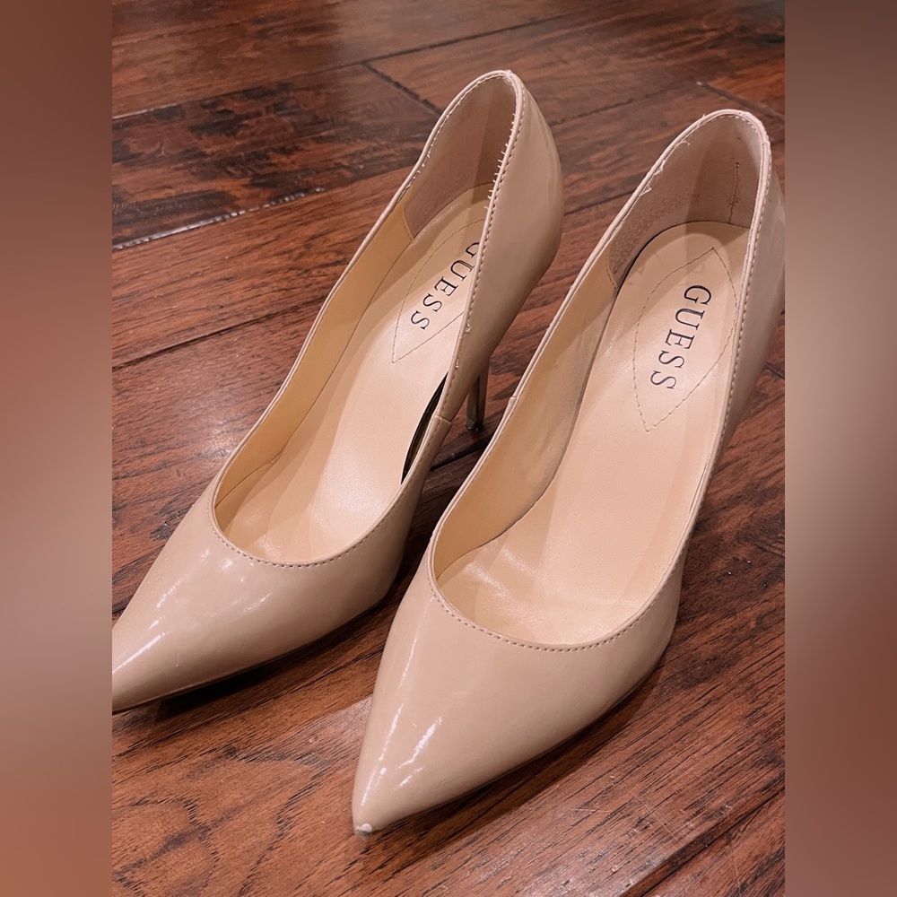 Guess beige pumps 🤍
